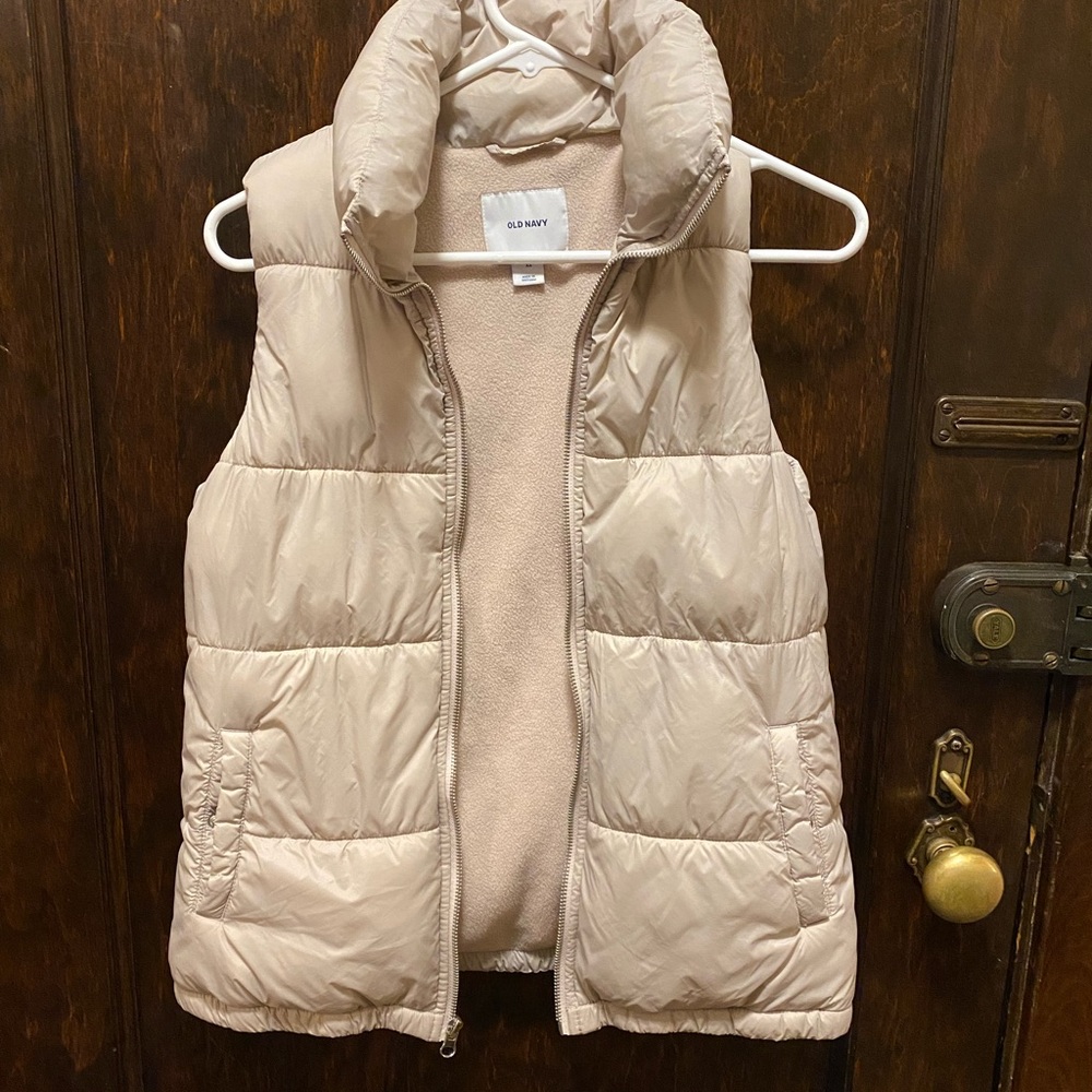 OLD NAVY PUFFER VEST ☕️